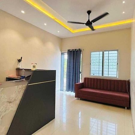 Oyo Hotel Elite Chandrapur Екстериор снимка